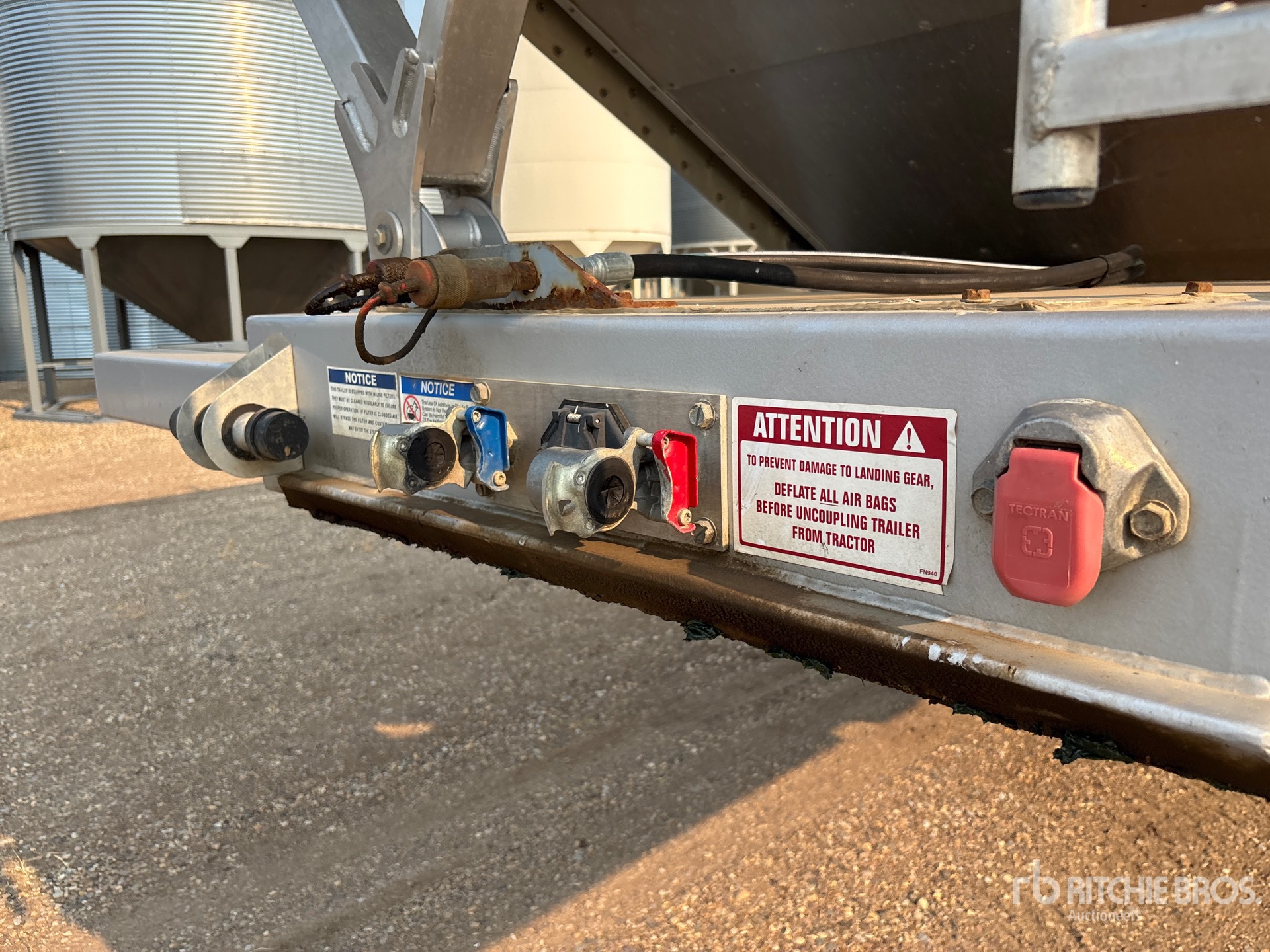 2018 Doepker 28 FT TRI/A SUPER B-TRAIN LEAD