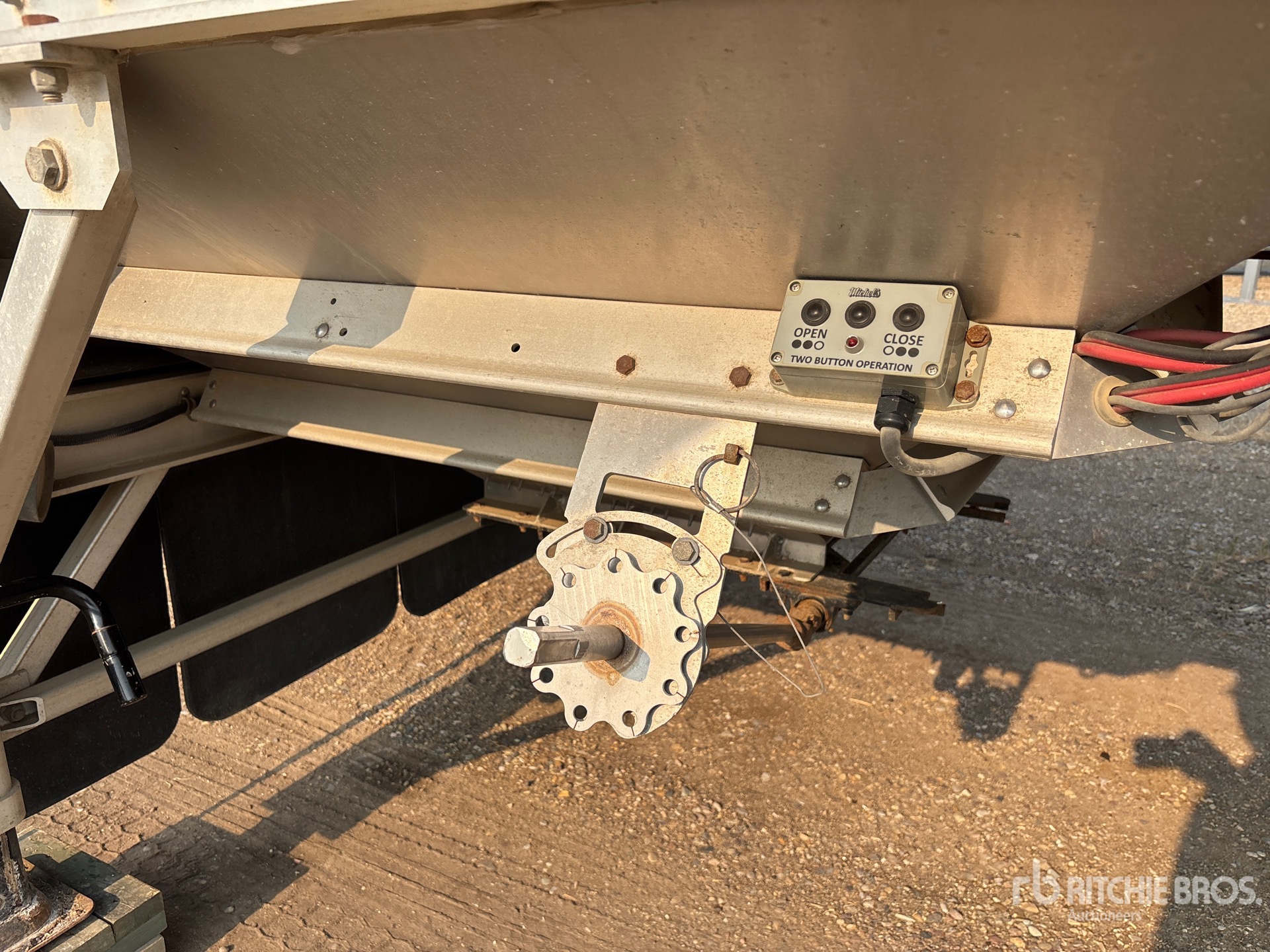 2018 Doepker 28 FT TRI/A SUPER B-TRAIN LEAD