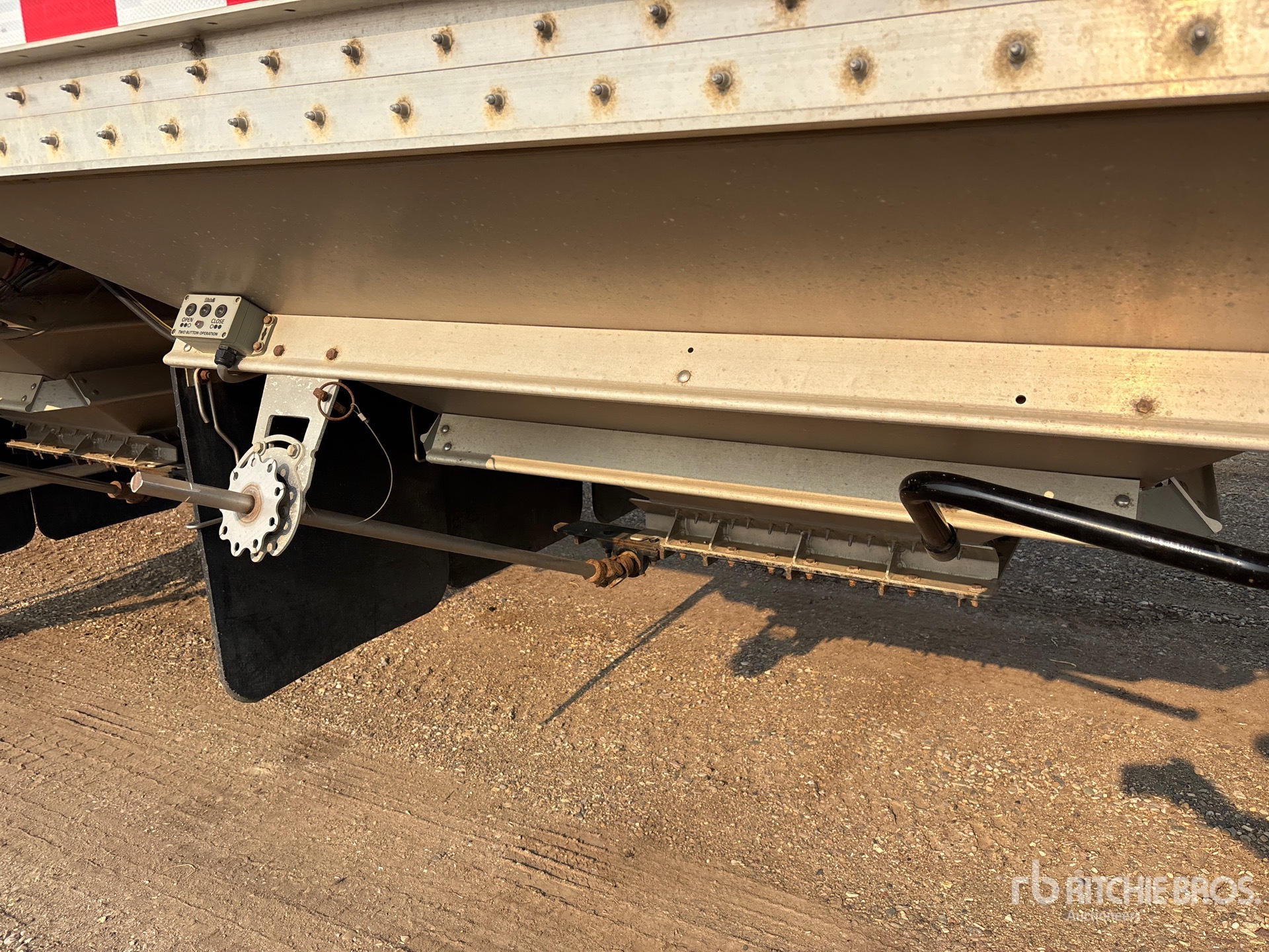 2018 Doepker 28 FT TRI/A SUPER B-TRAIN LEAD