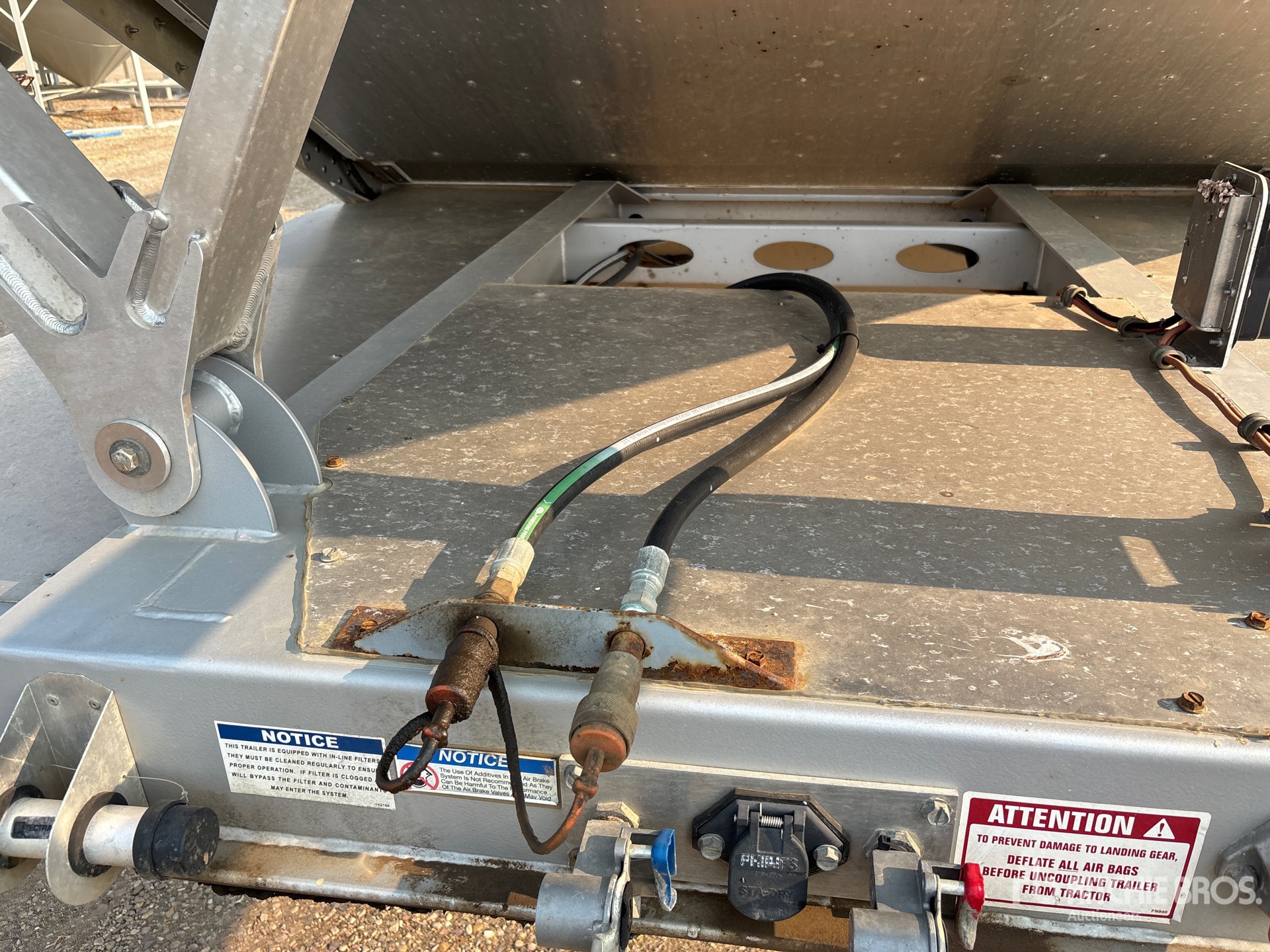 2018 Doepker 28 FT TRI/A SUPER B-TRAIN LEAD