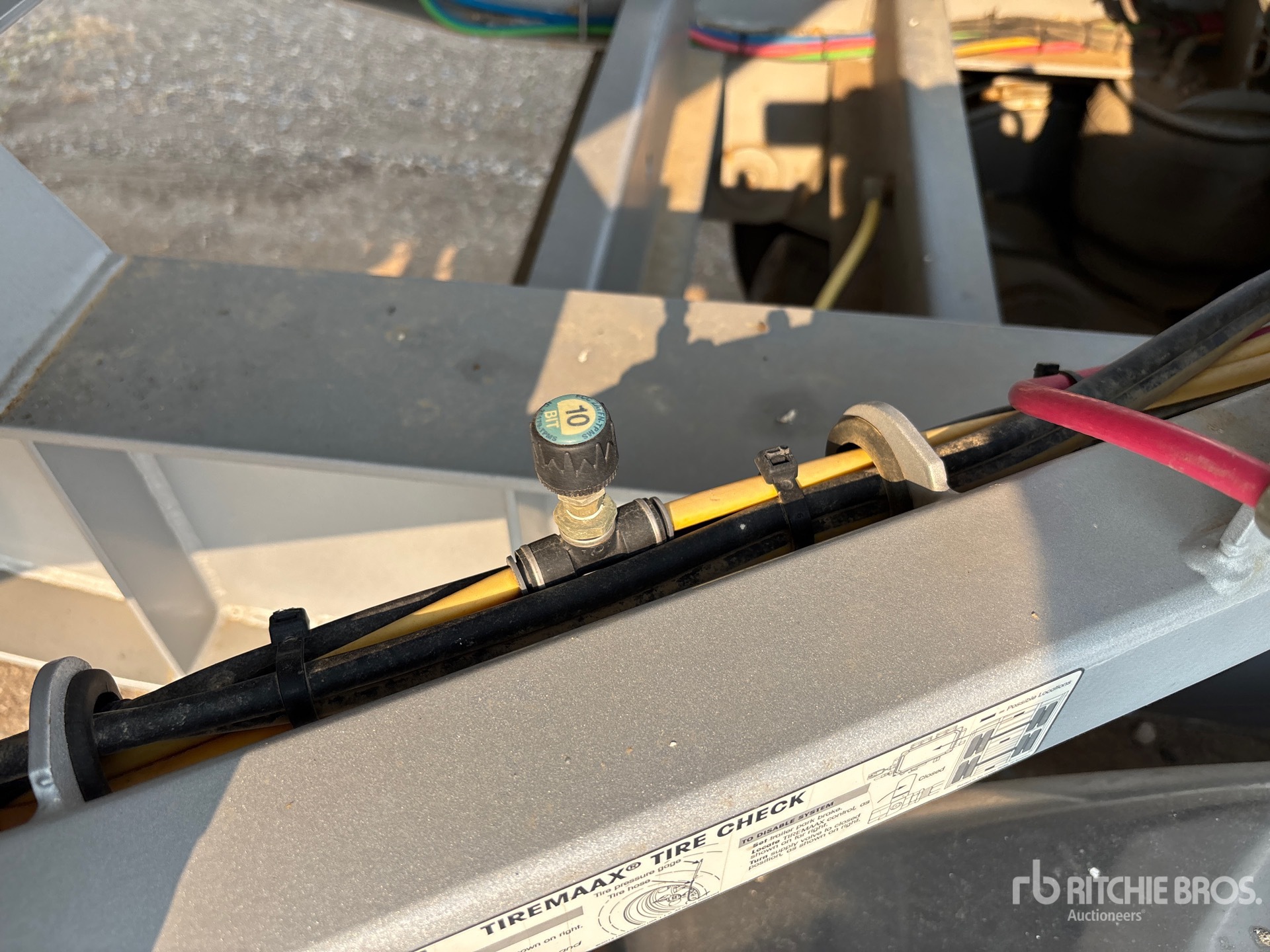 2018 Doepker 28 FT TRI/A SUPER B-TRAIN LEAD