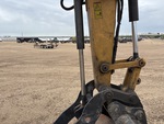 Hydraulics with Thumb Cylinder