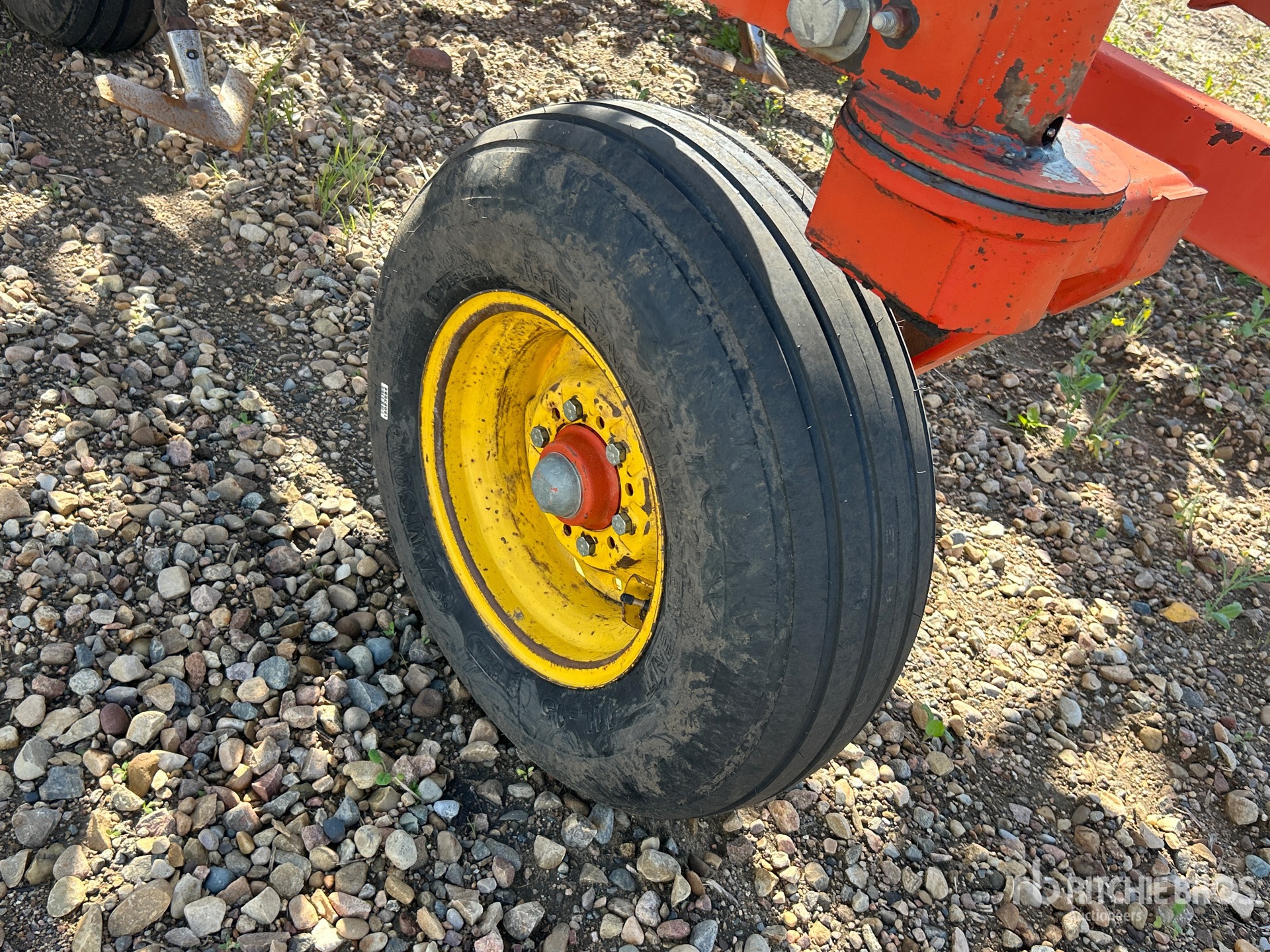 2008 Bourgault 8810
