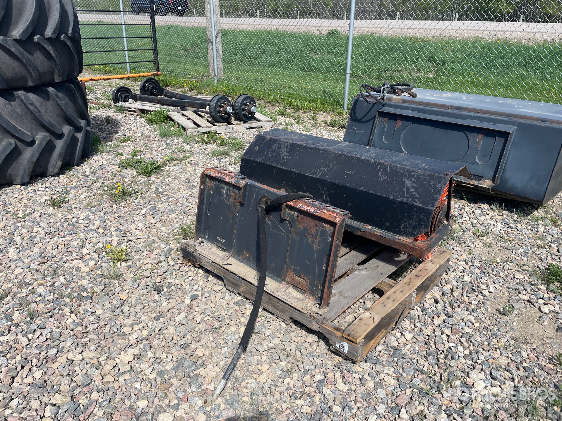 General Appearance with Picture, Right Rear Corner
