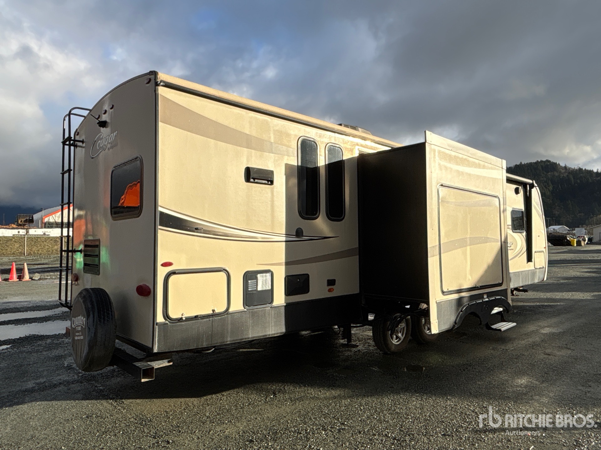 General Appearance with Picture, Right Rear Corner