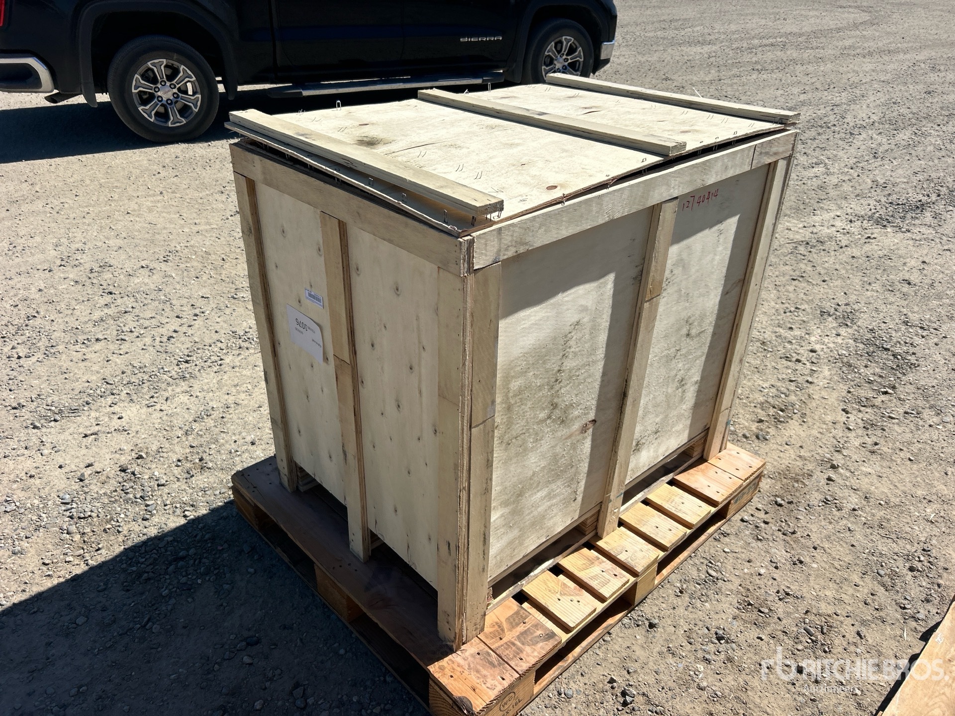 General Appearance with Picture, Left Rear Corner