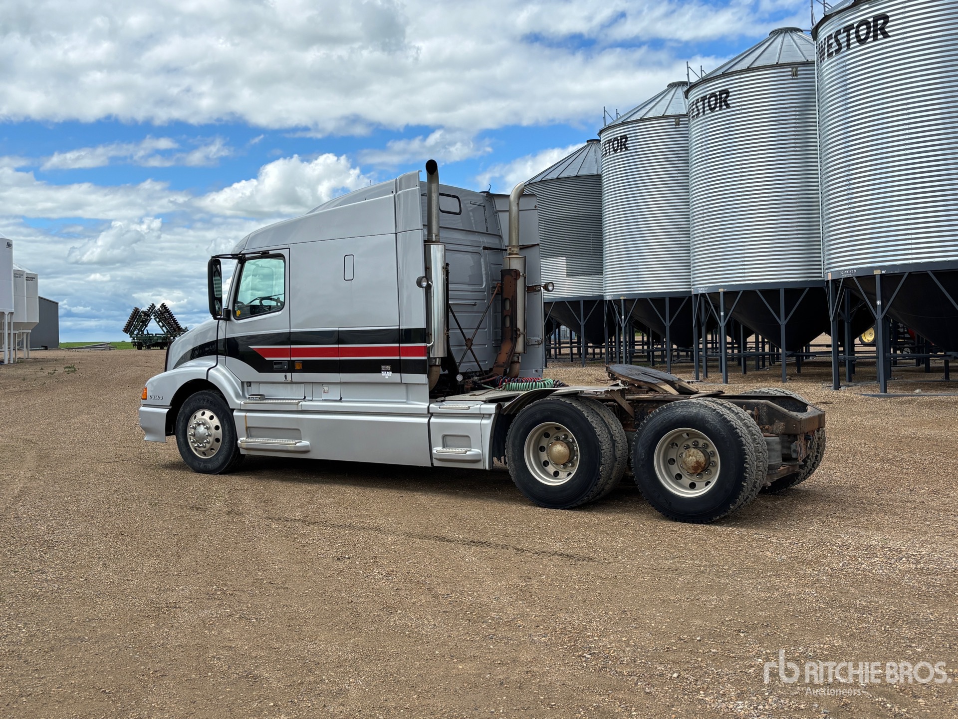 2000 Volvo VNL64T610