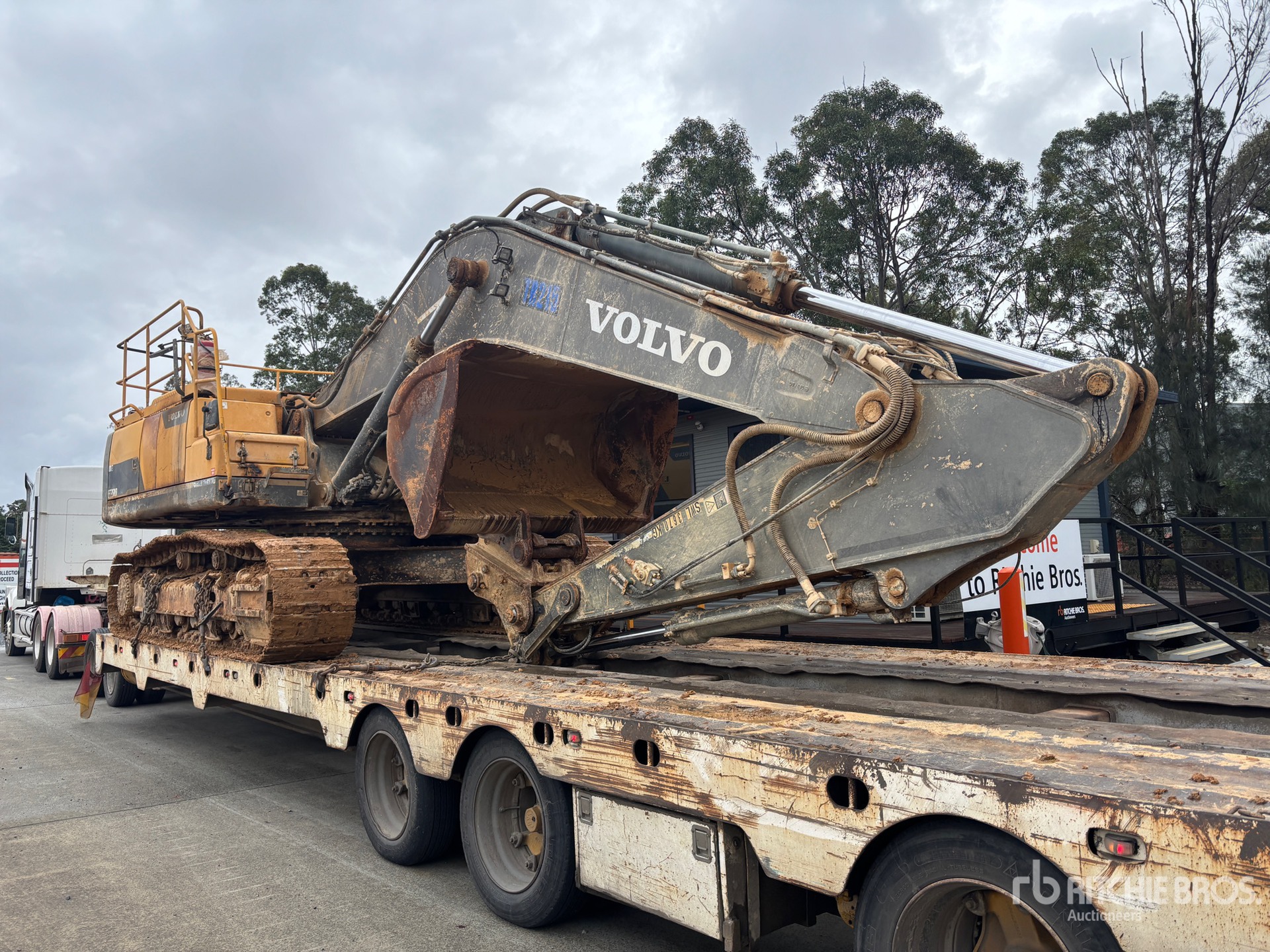 Photo of a 2013 Volvo EC350DL