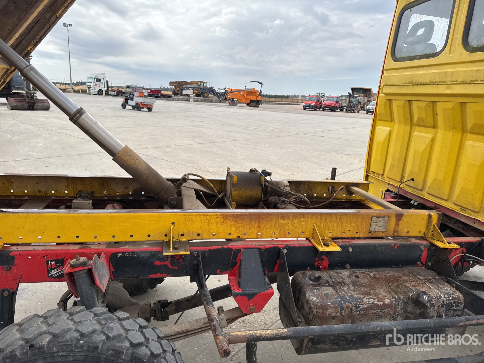 1993 Renault FO332N