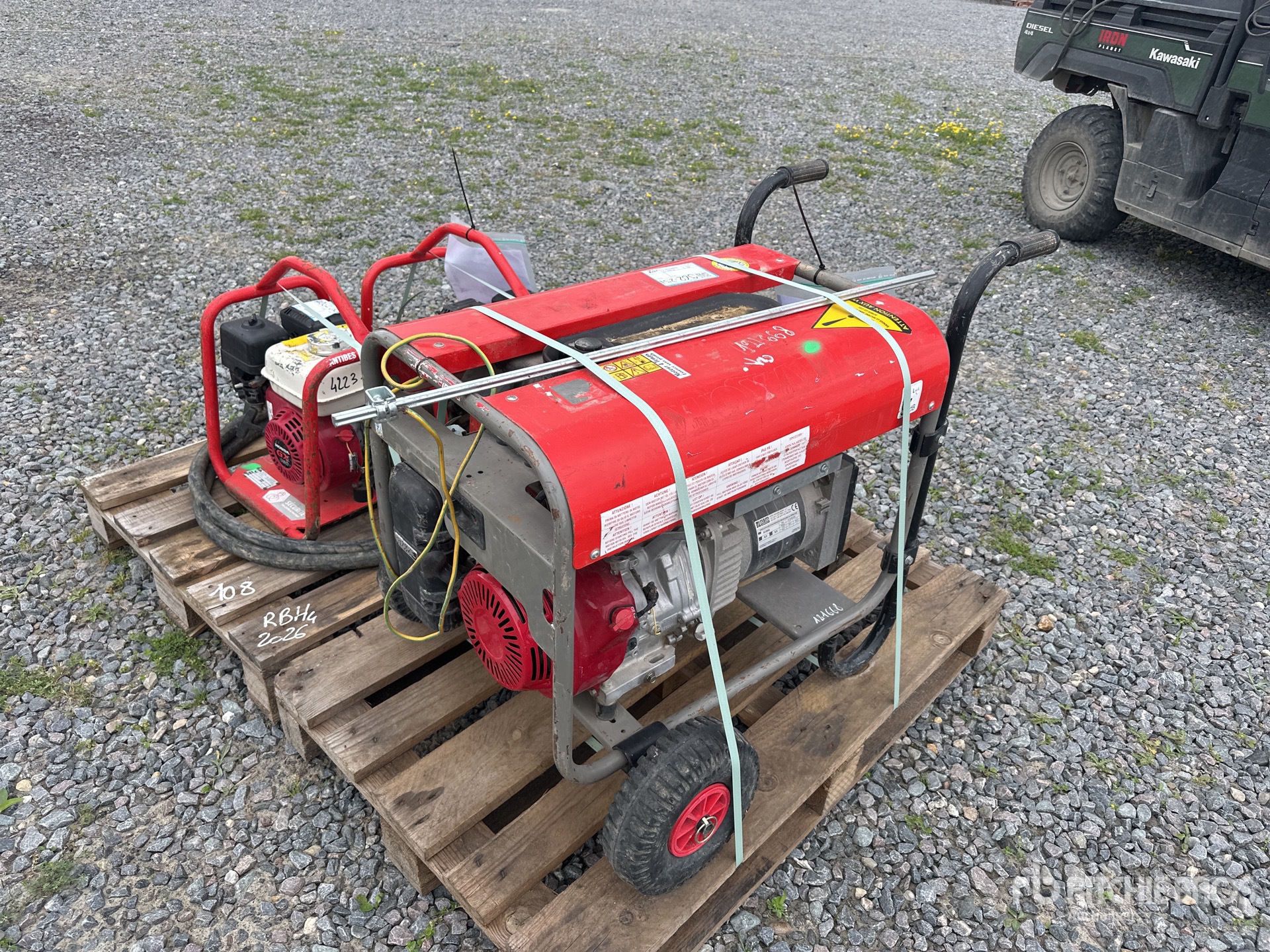 General Appearance with Picture, Right Front Corner
