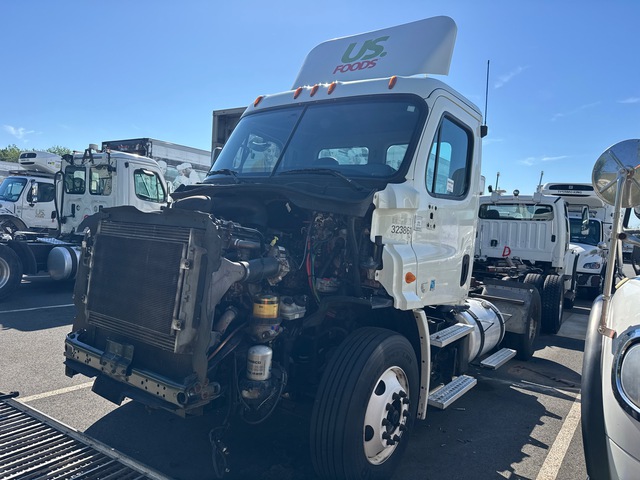 2014 Freightliner CA113 4x2 S/A Day Cab Truck Tractor