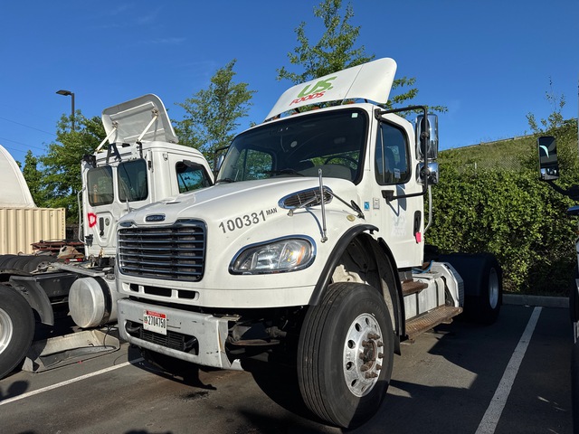 2014 Freightliner Cascadia 113 4x2 S/A Day Cab Truck Tractor