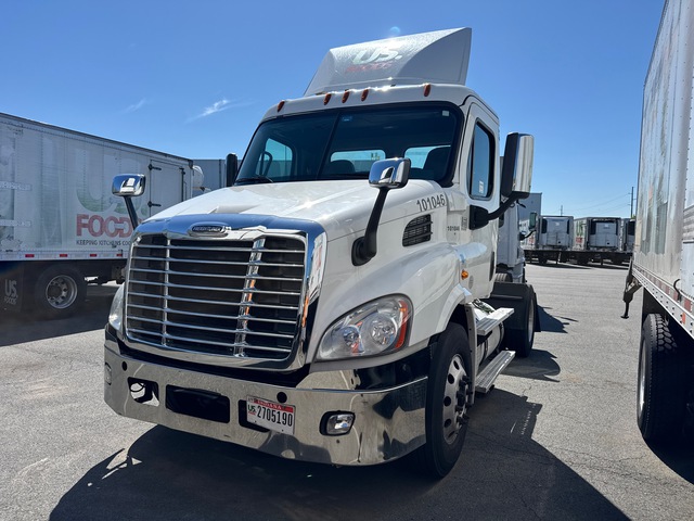 2016 Freightliner Cascadia 113 4x2 S/A Day Cab Truck Tractor