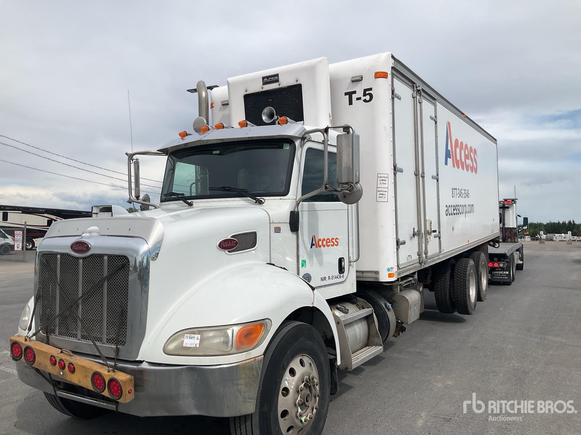 2018 Peterbilt 348