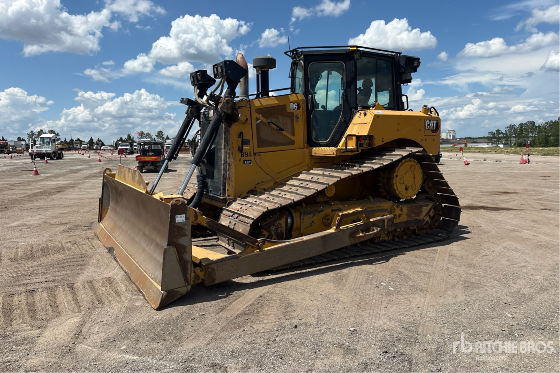 Photo of a 2022 Caterpillar D6 LGP