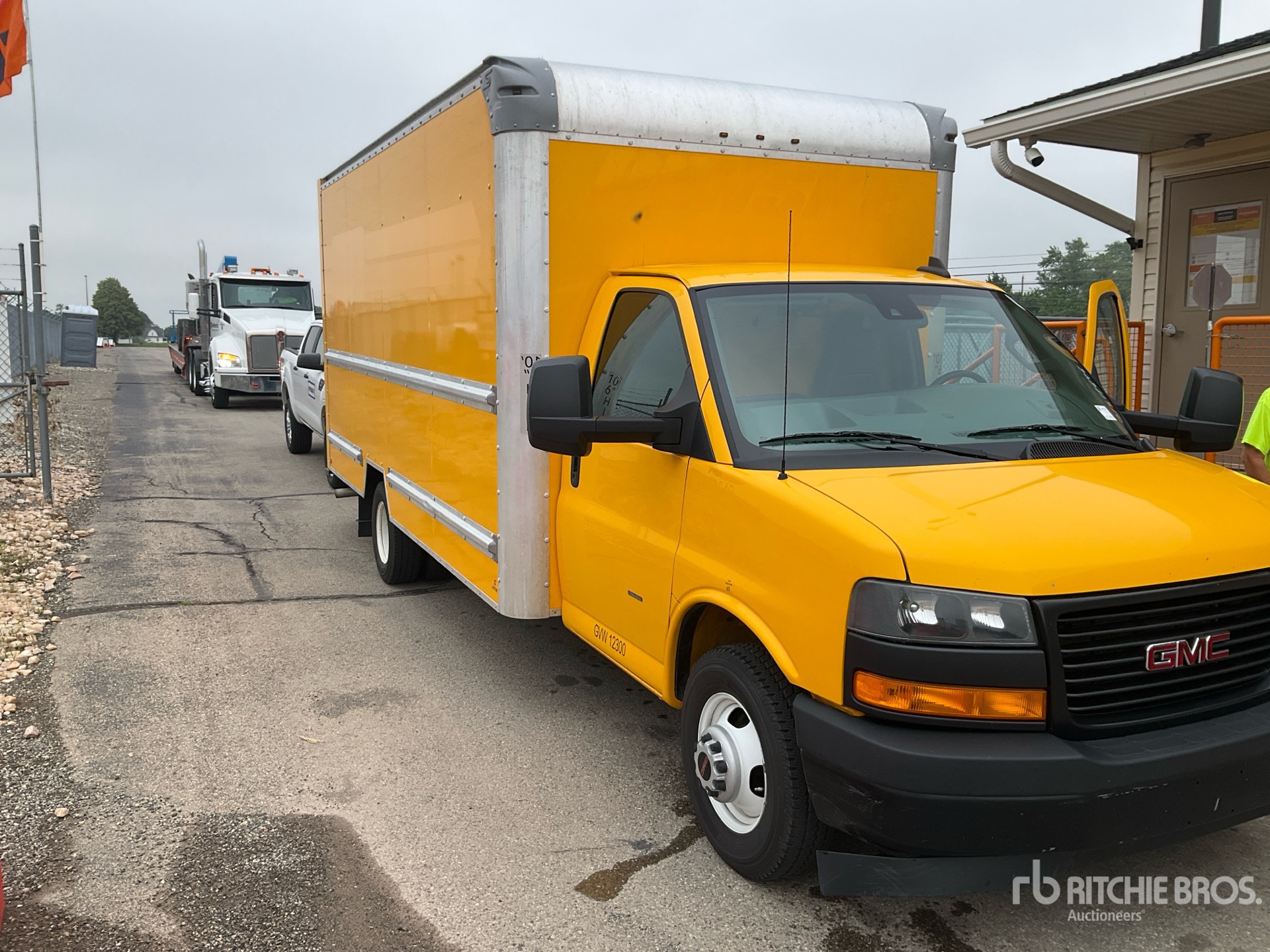 Photo of a 2021 GMC SAVANA G3500