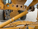 Hydraulics with Saddle Positioning Cylinder