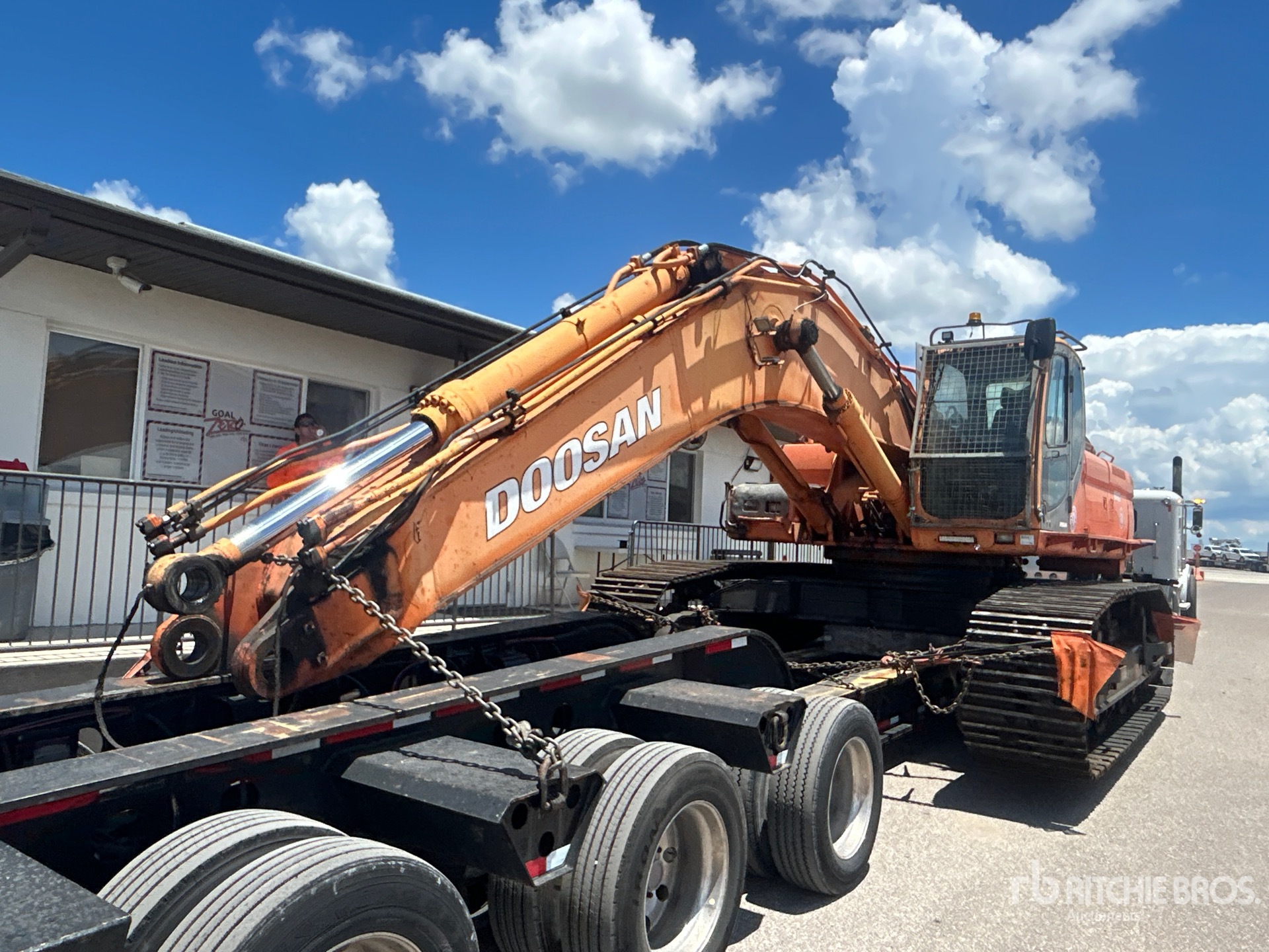 Photo of a 2006 Doosan DX480LC