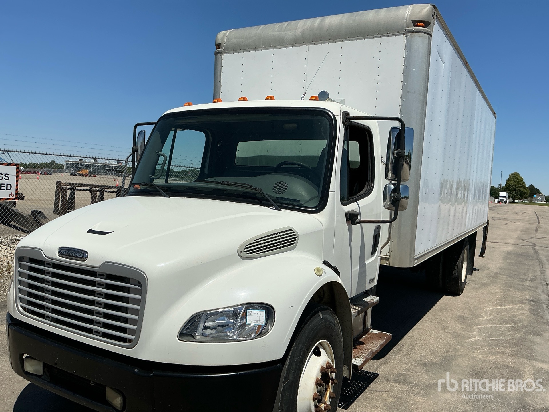Photo of a 2005 Freightliner M2 106
