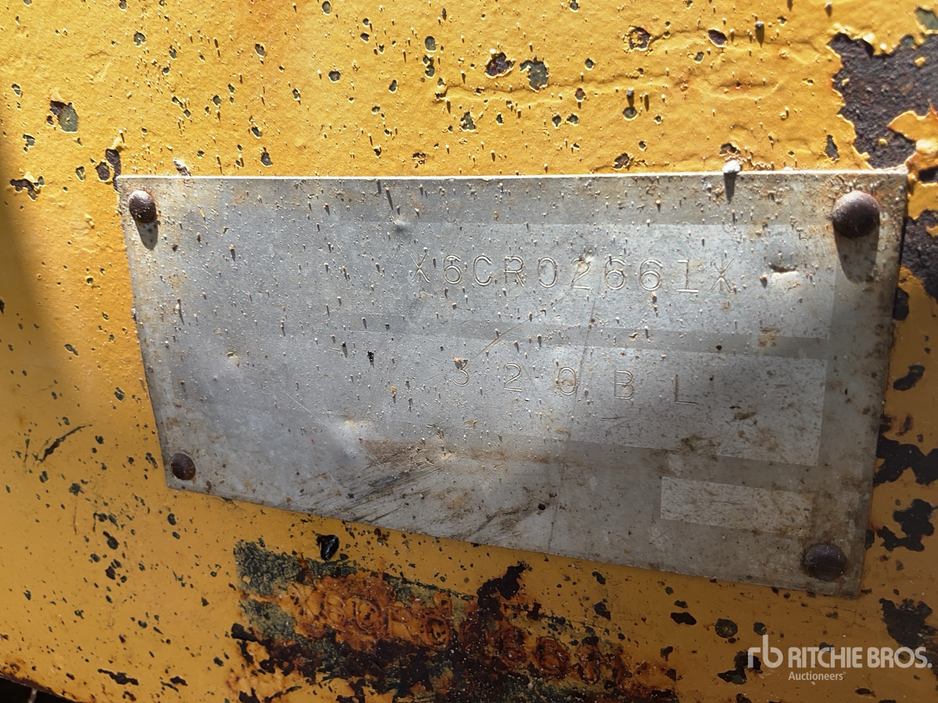 Photo of a 1998 Caterpillar 320B L