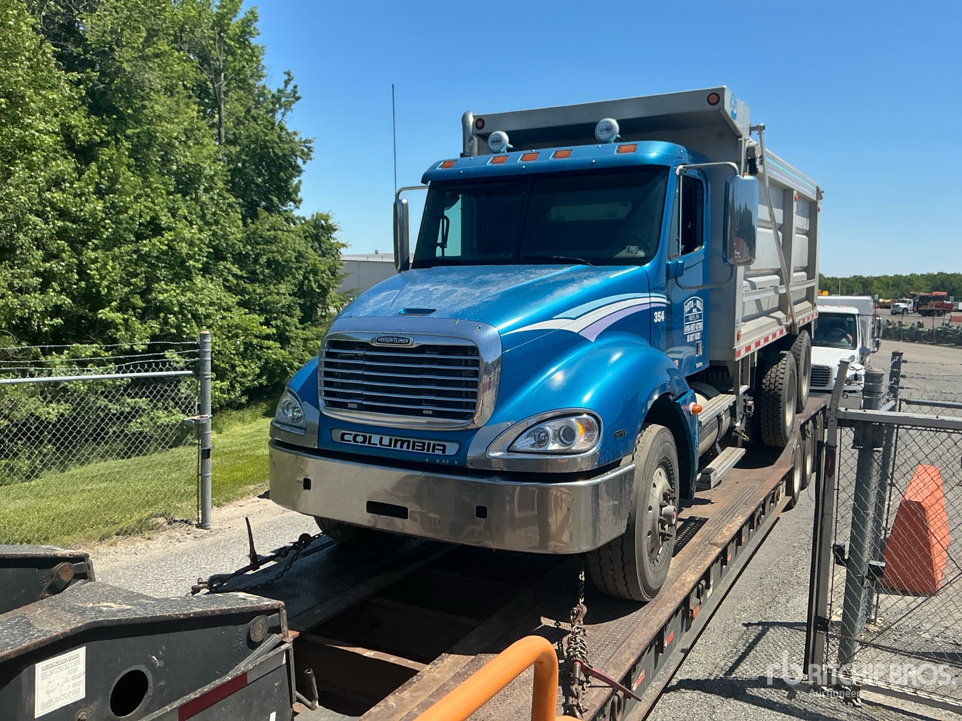 Photo of a 2009 Freightliner COLUMBIA 120