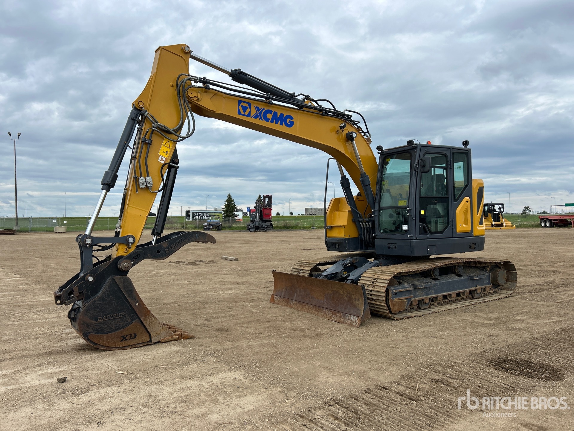 Photo of a 2022 XCMG XE155UCR