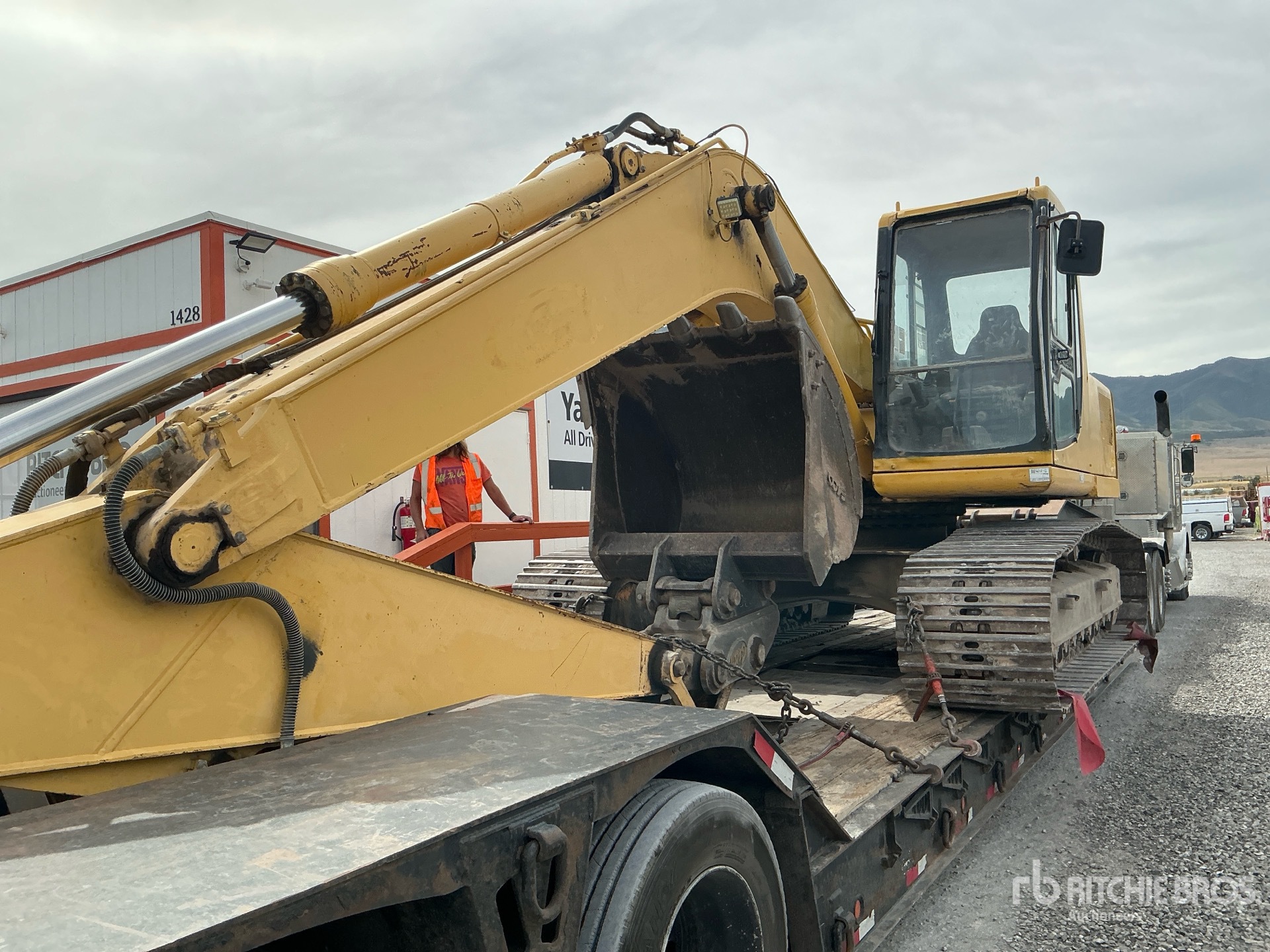Photo of a  Komatsu PC200LC-6