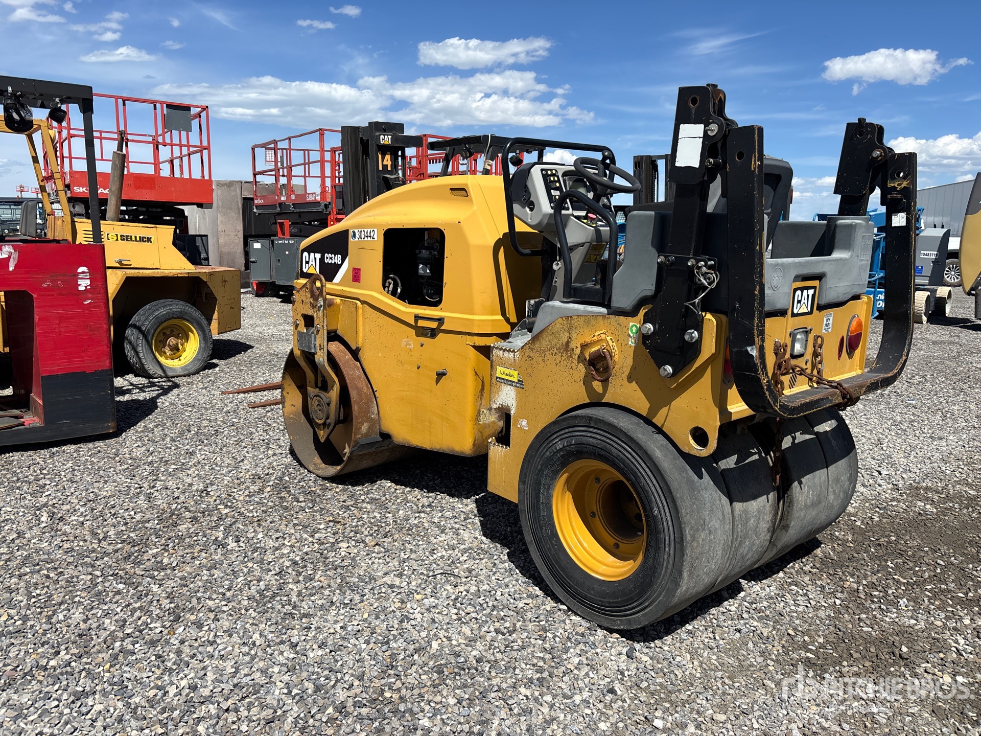 2015 Caterpillar CC34B