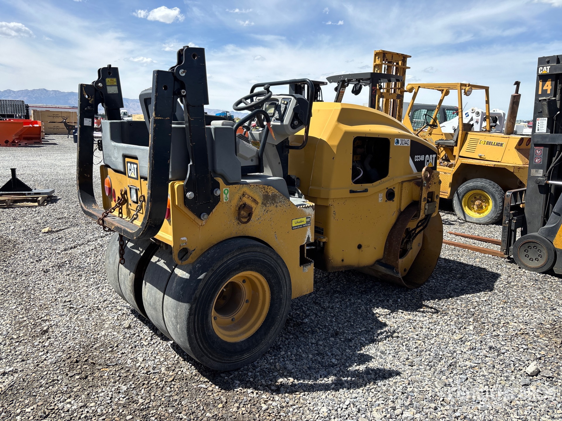 2015 Caterpillar CC34B
