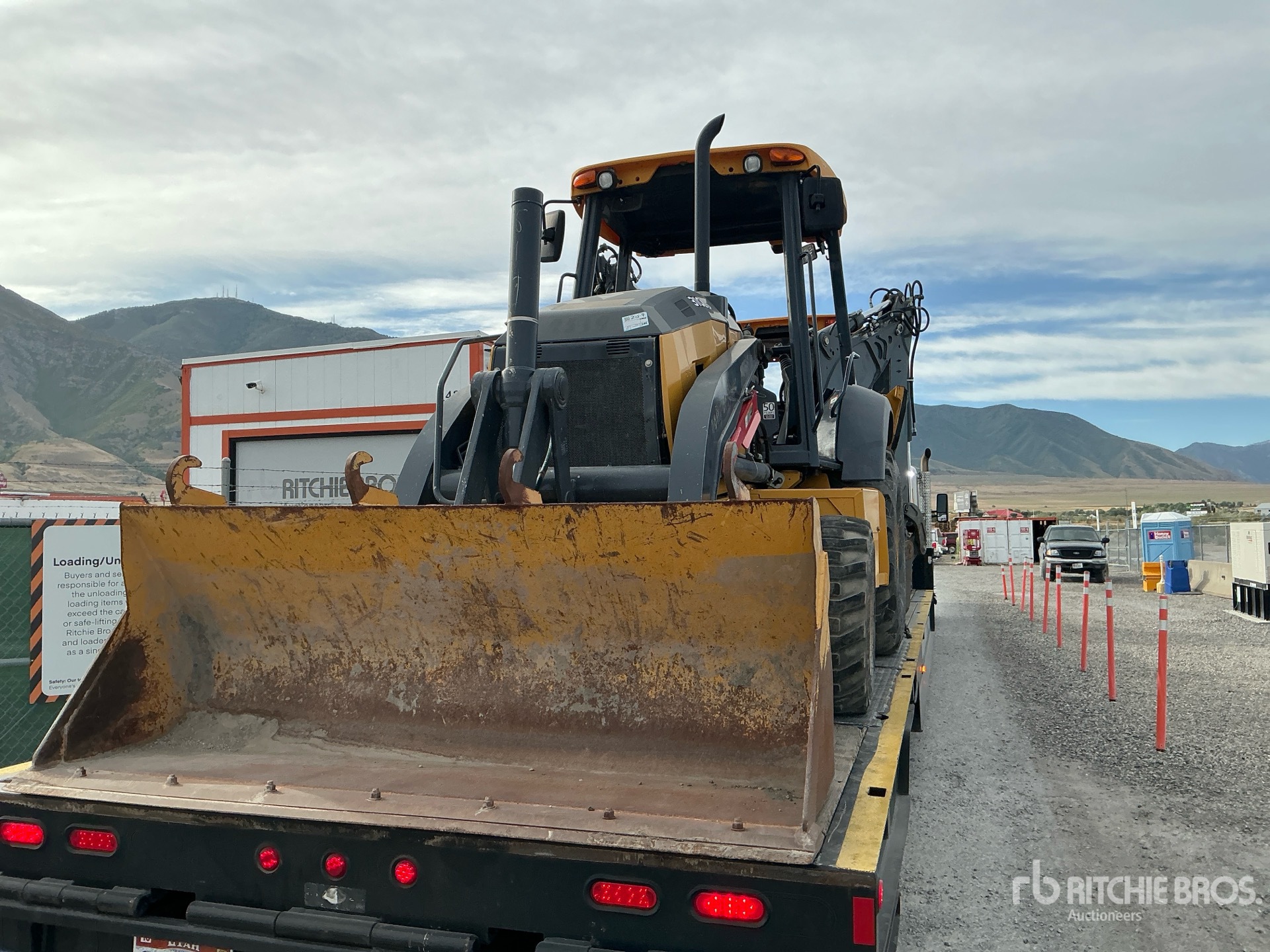 Photo of a 2022 John Deere 310L EP