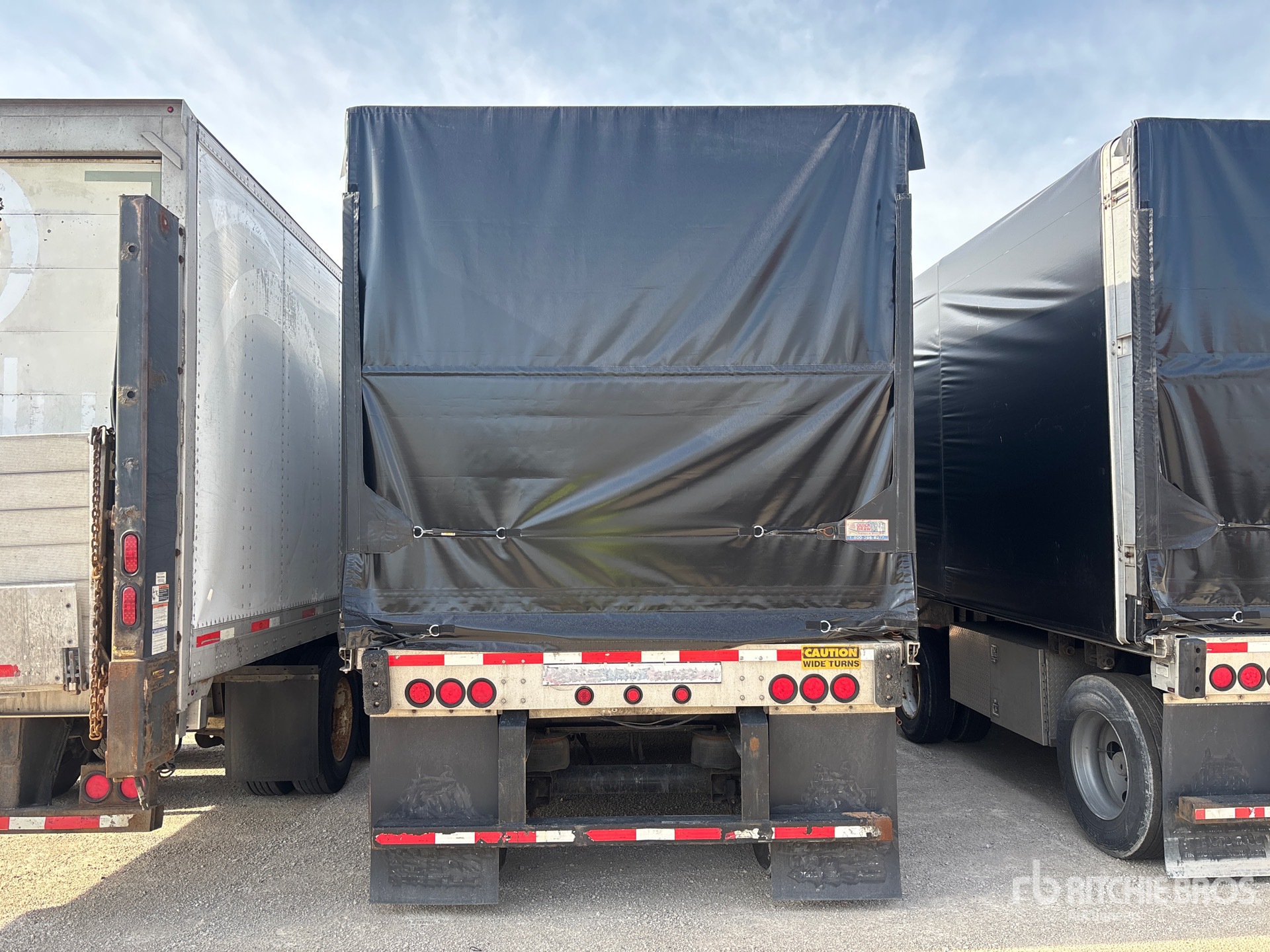 2015 Transcraft 48 ft T/A Spread Axle