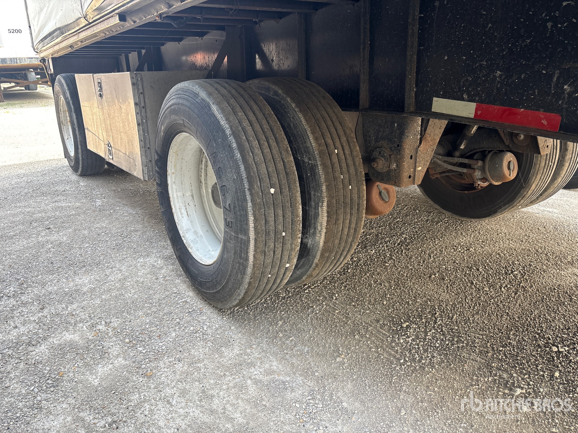 2015 Transcraft 48 ft T/A Spread Axle
