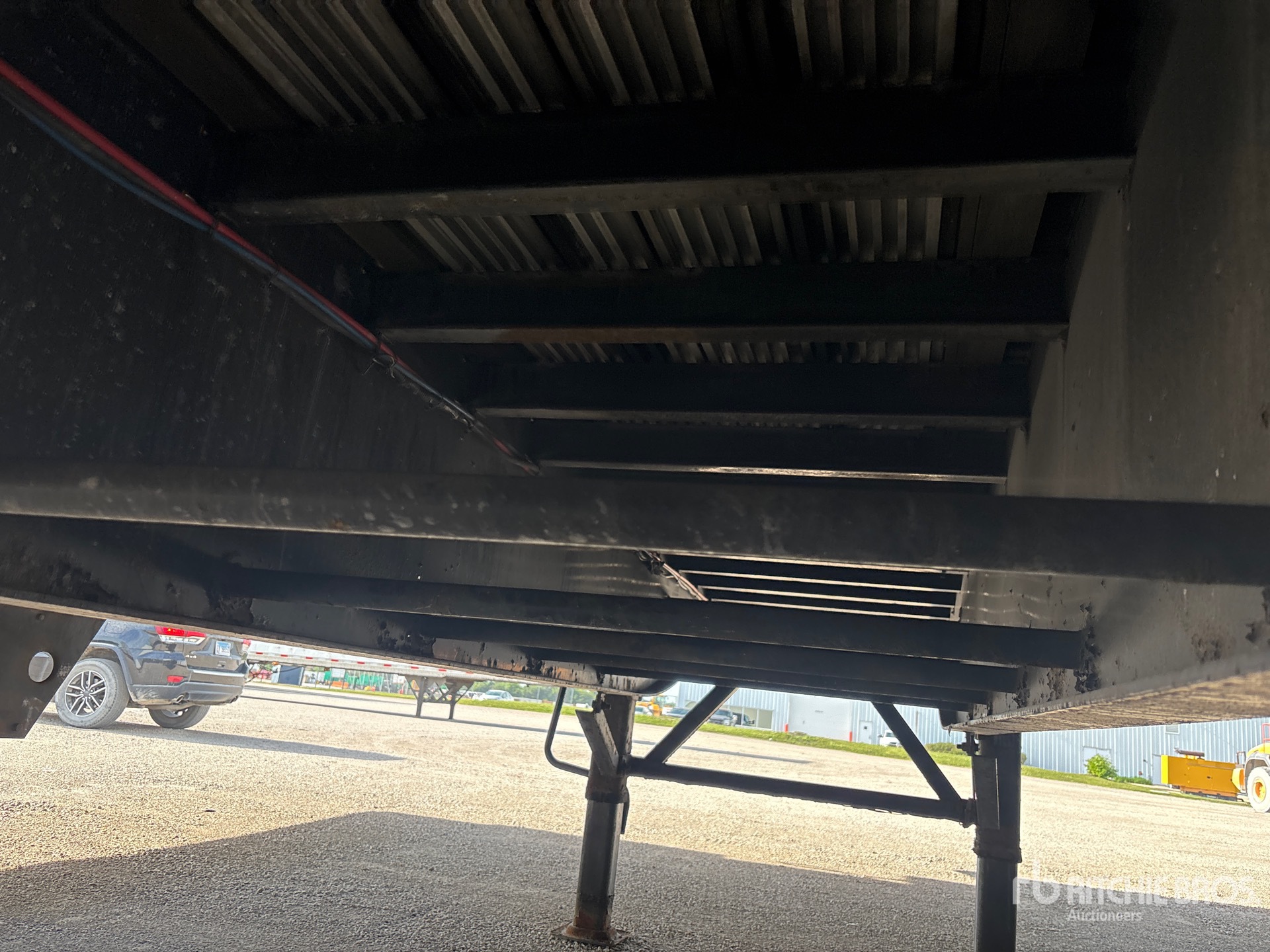 2015 Transcraft 48 ft T/A Spread Axle