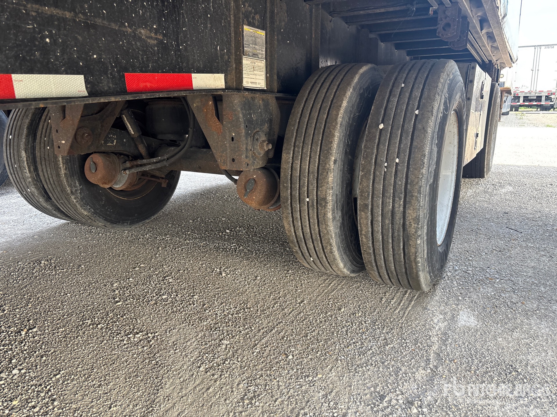 2015 Transcraft 48 ft T/A Spread Axle