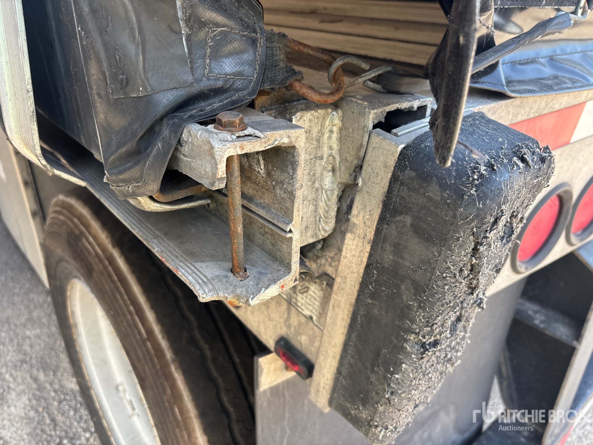 2015 Transcraft 48 ft T/A Spread Axle