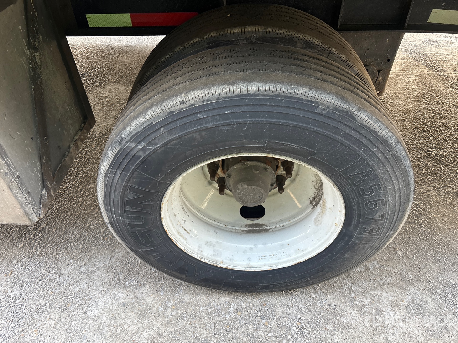 2015 Transcraft 48 ft T/A Spread Axle