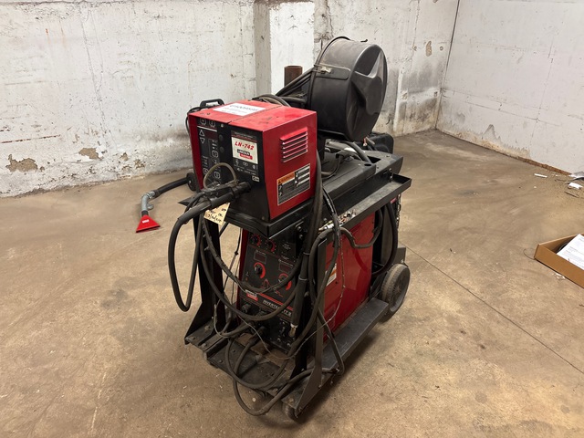 Quantity of Lincoln Electric Electric 2 Lincoln welders, Lincoln feeder, Lincoln fume extractor and other parts.