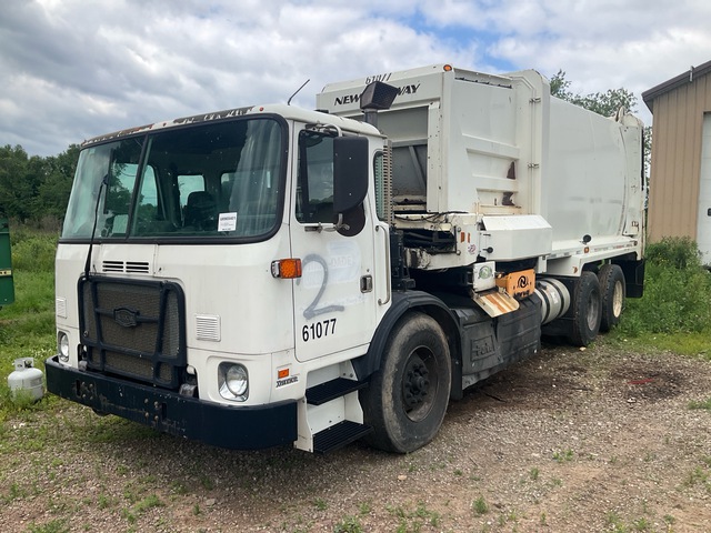 2015 Autocar ACX Xpeditor 6x4 Side Loader Waste Collection Truck