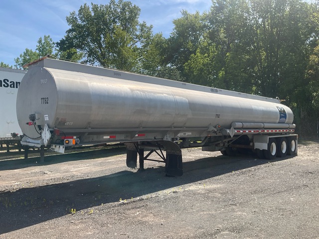 1999 Advance 10500 gal Tri/A Tanker Trailer