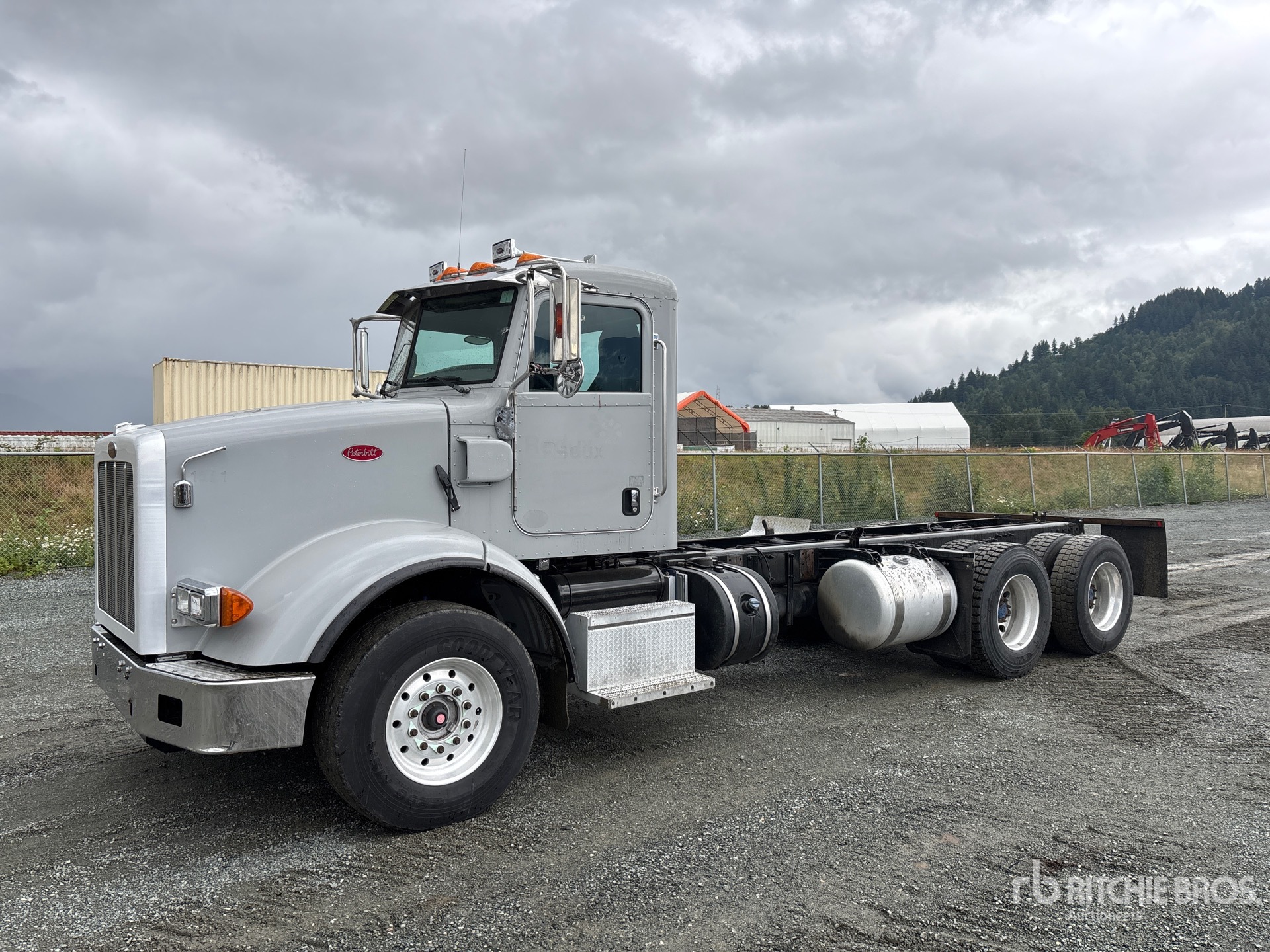 Photo of a 2013 Peterbilt 365