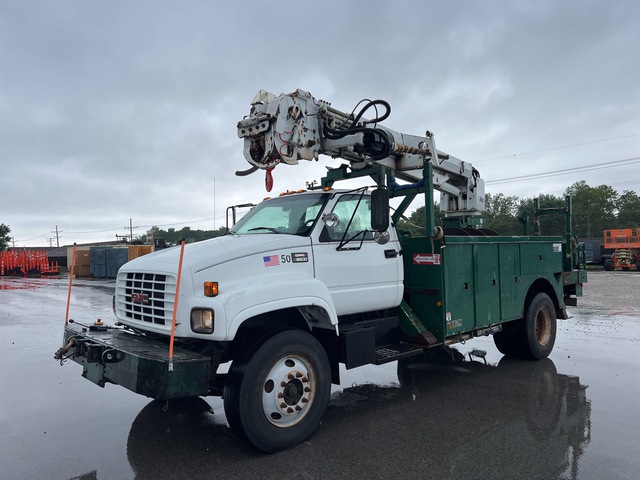Altec D945B on 2002 GMC C6500 4x2 Digger Derrick Truck