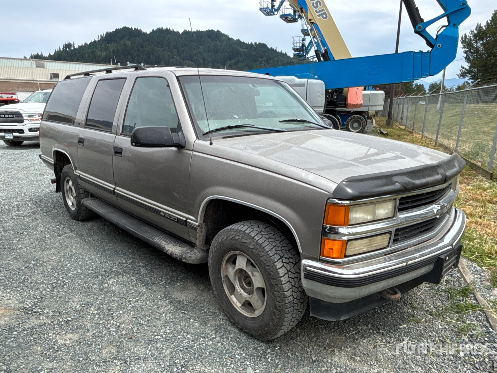 General Appearance with Picture, Right Front Corner