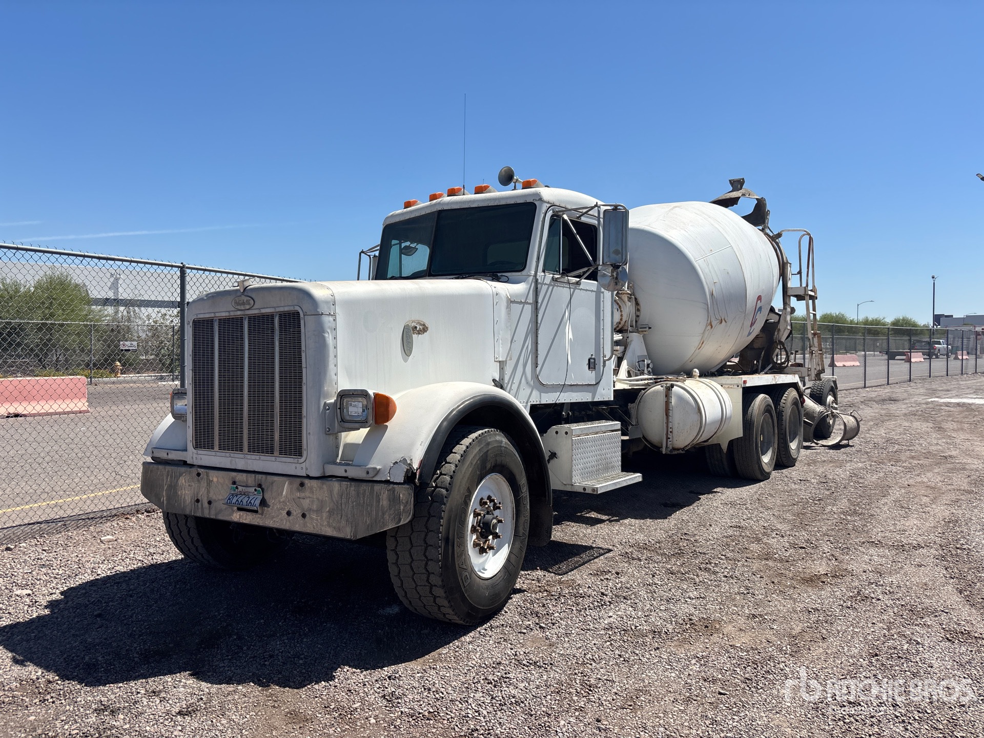 General Appearance with Bild, Ecke vorne links