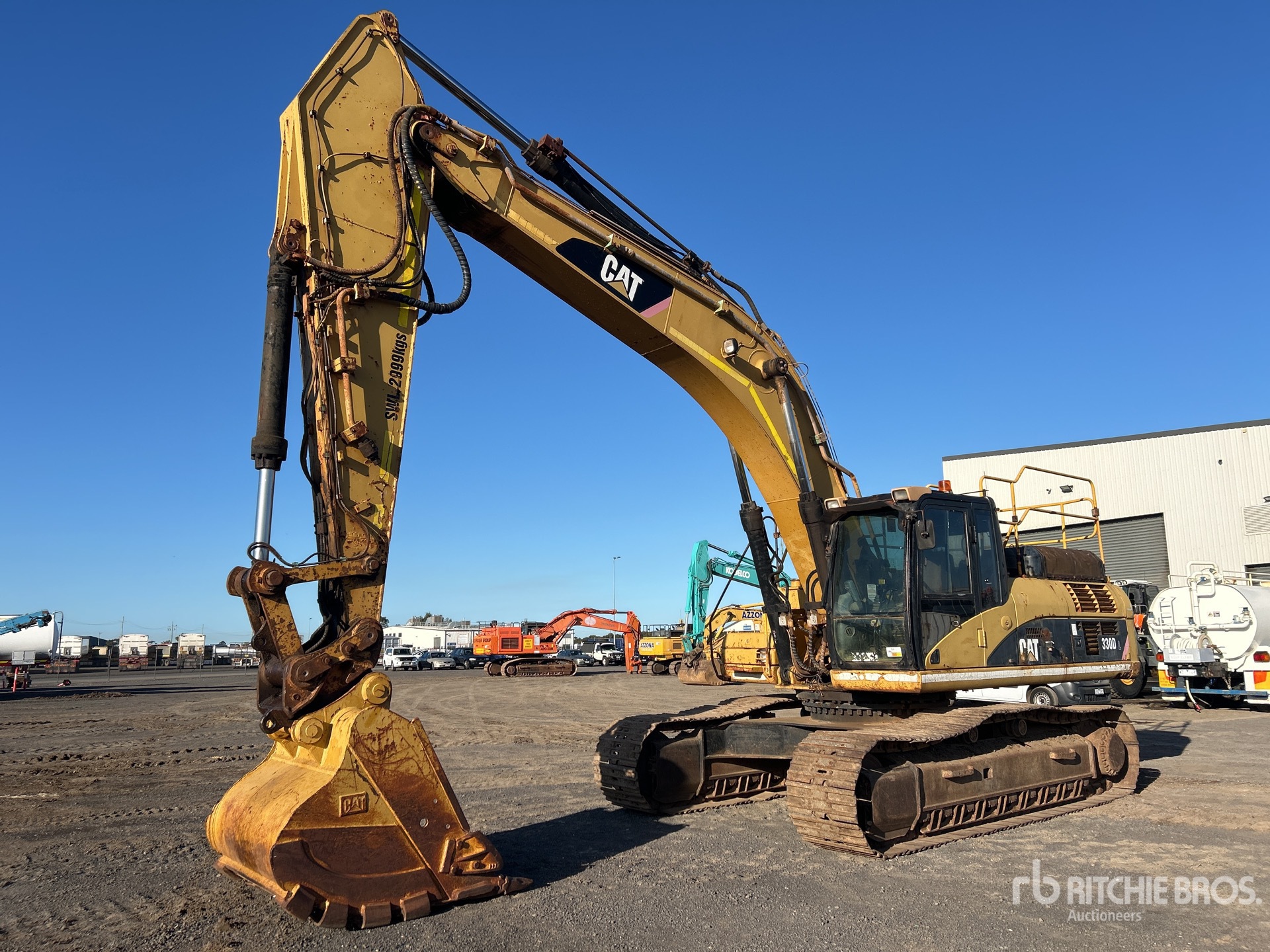 Photo of a  Caterpillar 330D L