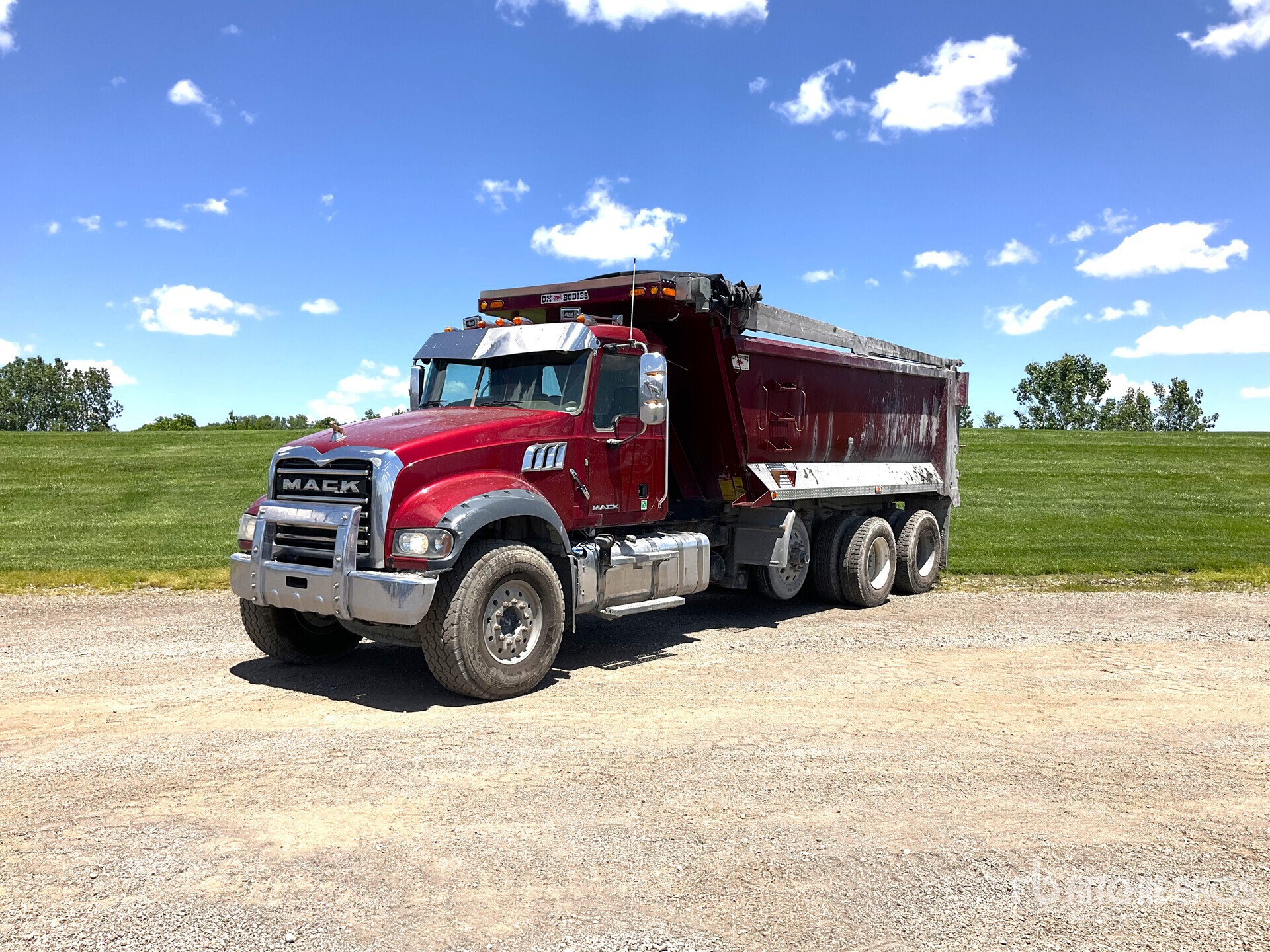 Photo of a 2017 Mack GU713