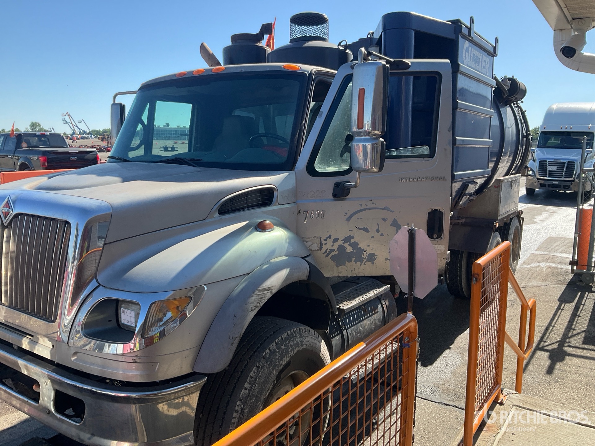 Photo of a 2005 International 7600