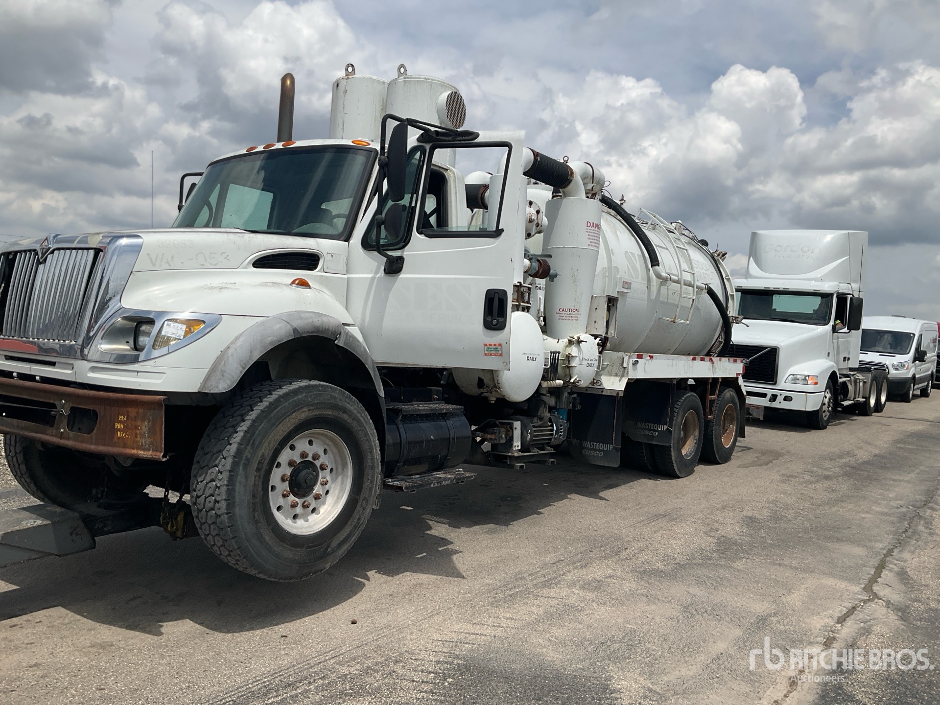 Photo of a 2007 International 7600