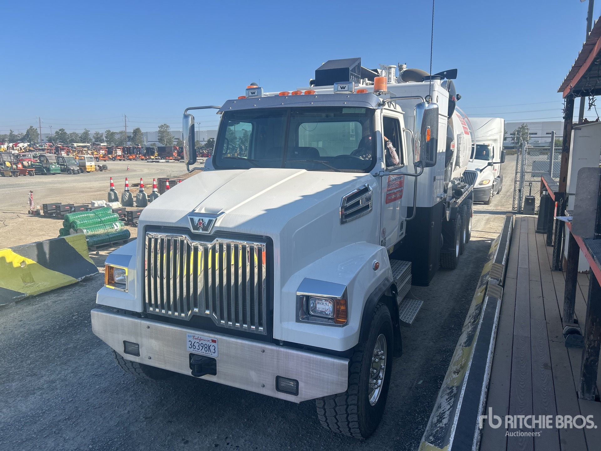 Photo of a 2022 Western Star 4700SF