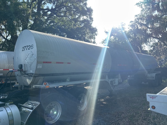 2002 Etnyre 7250 gal T/A Tanker Trailer