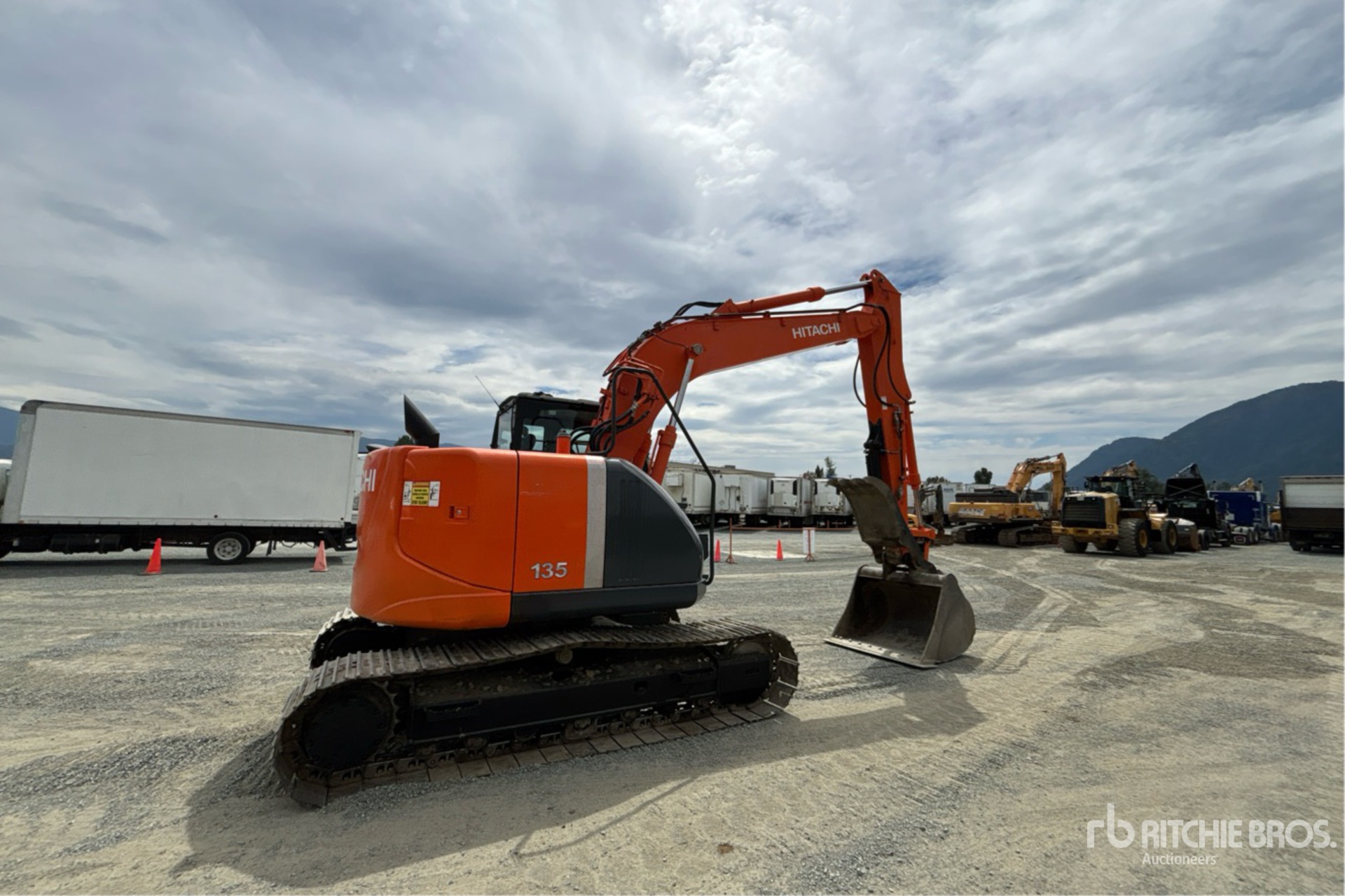 2014 Hitachi ZX135US-5N Tracked Excavator | Ritchie Bros. Auctioneers